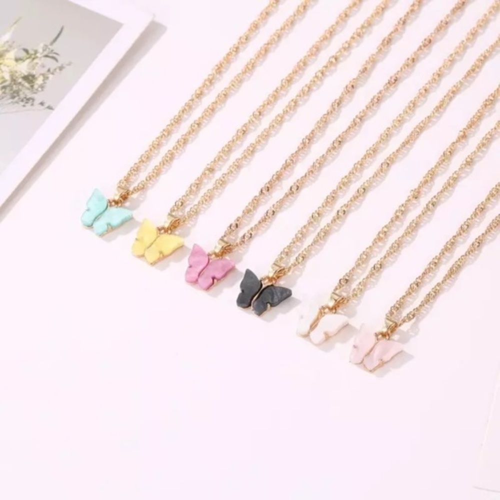 3/$30 💛 Acrylic Butterfly Pendant Necklace - Picture 2 of 6